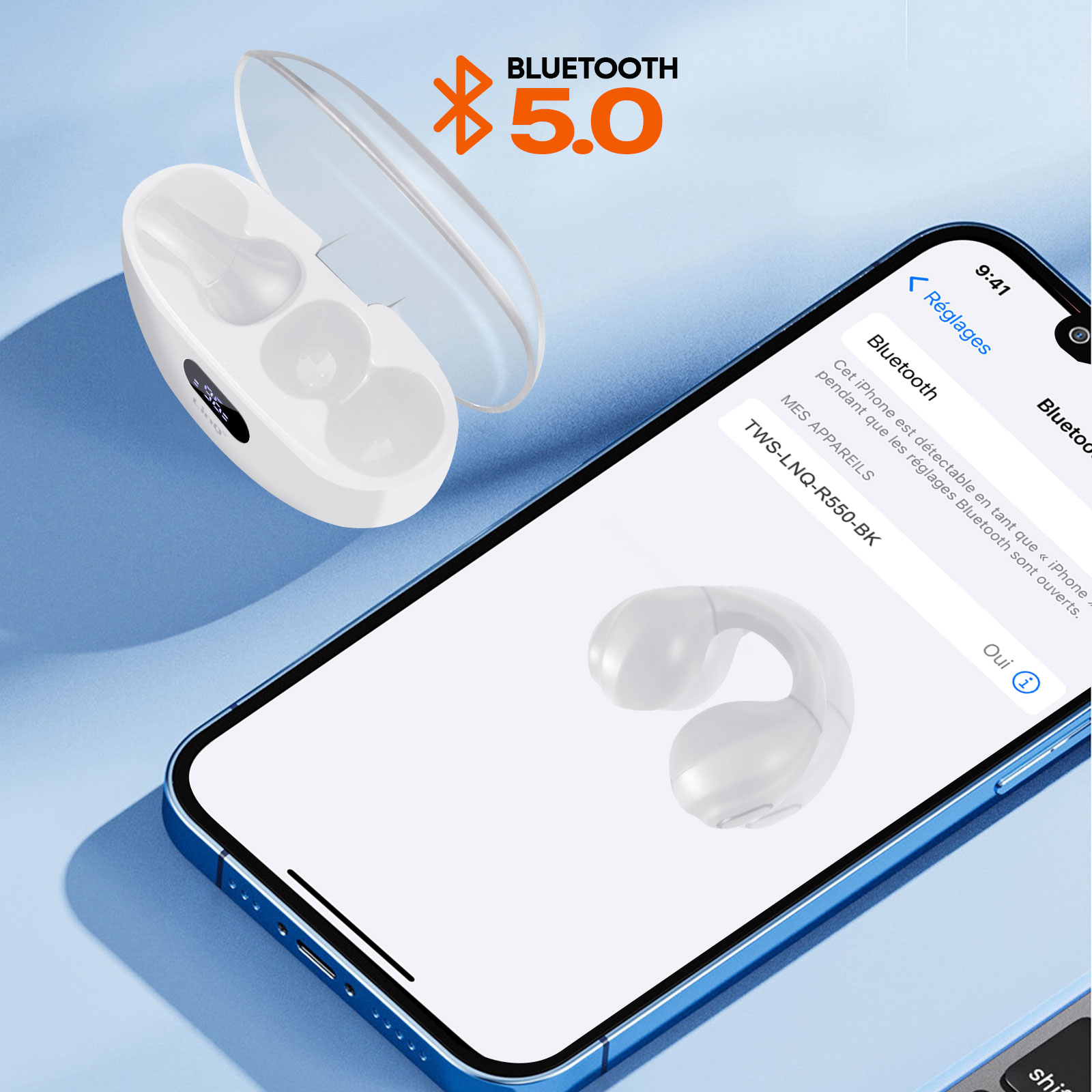 Auriculares blancos en estuche y un teléfono que muestra la configuración de Bluetooth con auriculares conectados.