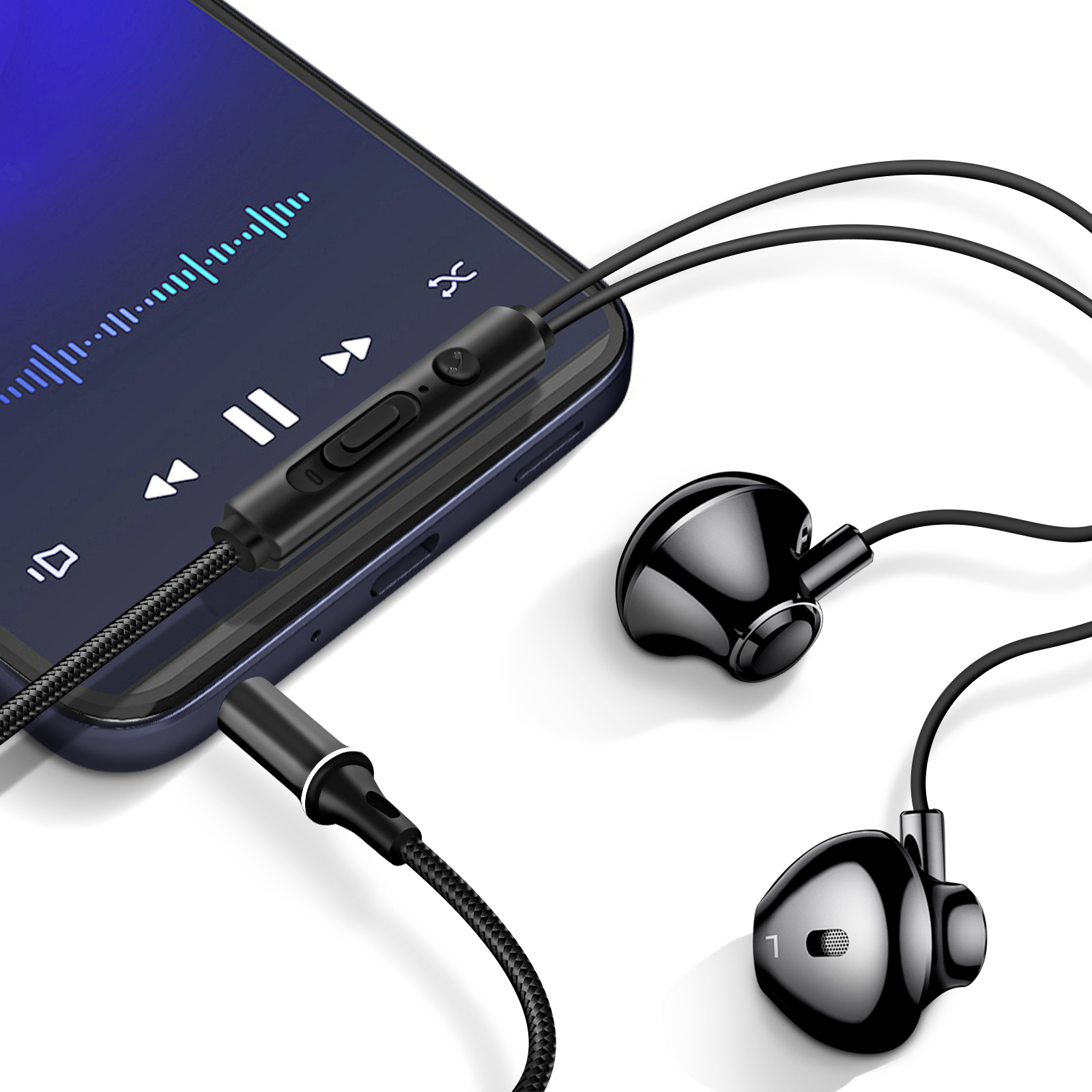 Auricolari neri con un pannello di controllo collegato a uno smartphone che riproduce musica. Il jack è visibile.