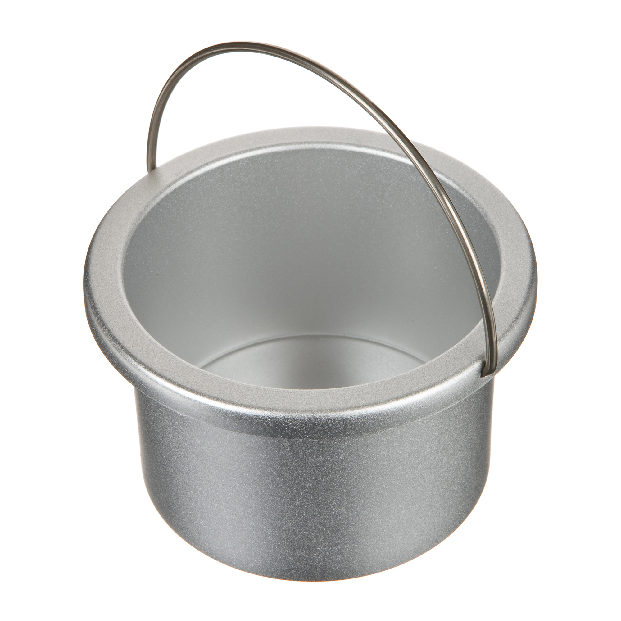 Srebrny, okrągły, metalowy garnek do topienia wosku z uchwytem, ​​na białym tle.