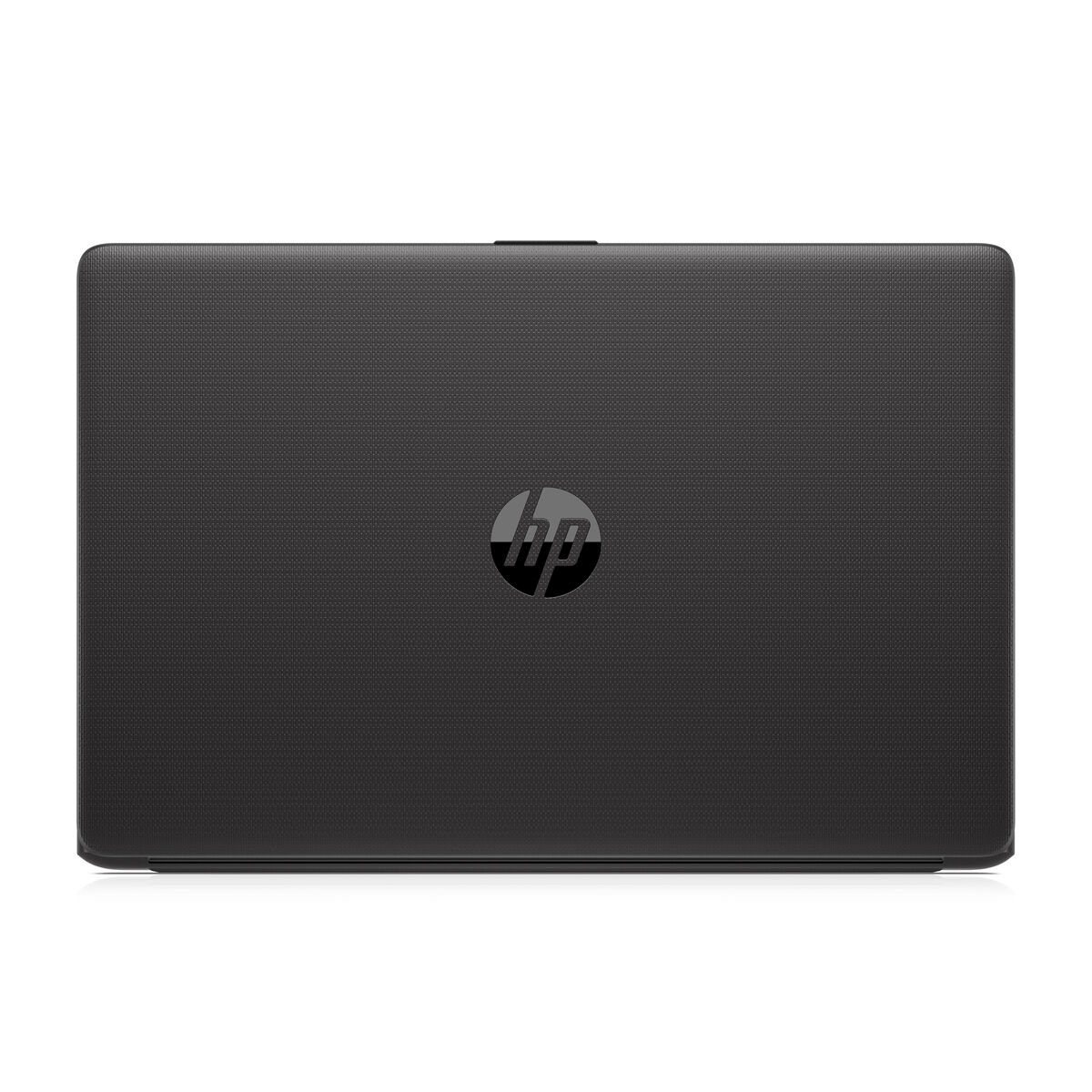 Rückseite eines schwarzen Laptops mit dem HP-Logo in der Mitte. Der Laptop hat eine strukturierte Oberfläche.