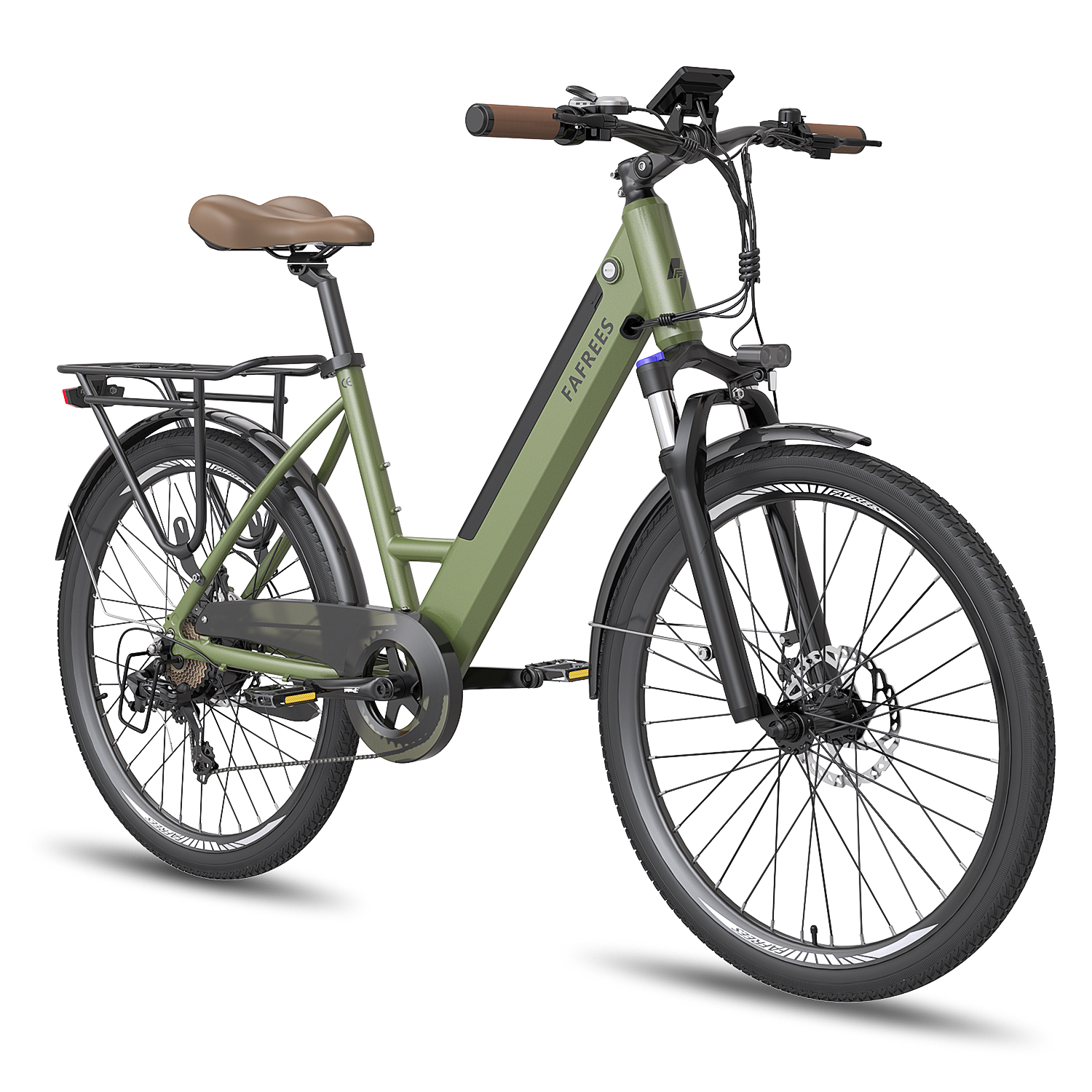 Bicicleta eléctrica verde sobre fondo blanco. Asiento y manillar marrones. En estudio.