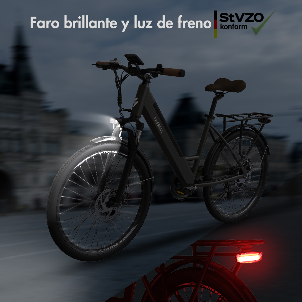 Bicicleta eléctrica con faro brillante y luz de freno trasera. Fondo borroso.