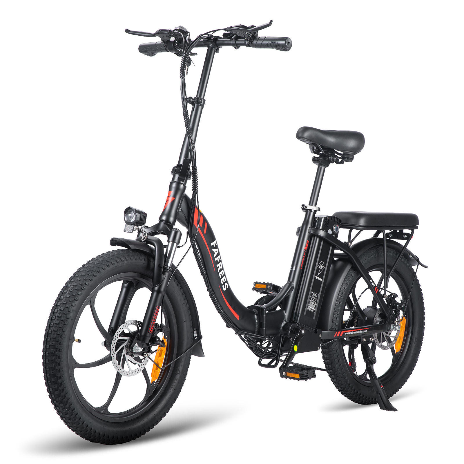 Schwarzes Elektrofahrrad, schräge Ansicht, freigestellt auf weißem Hintergrund.