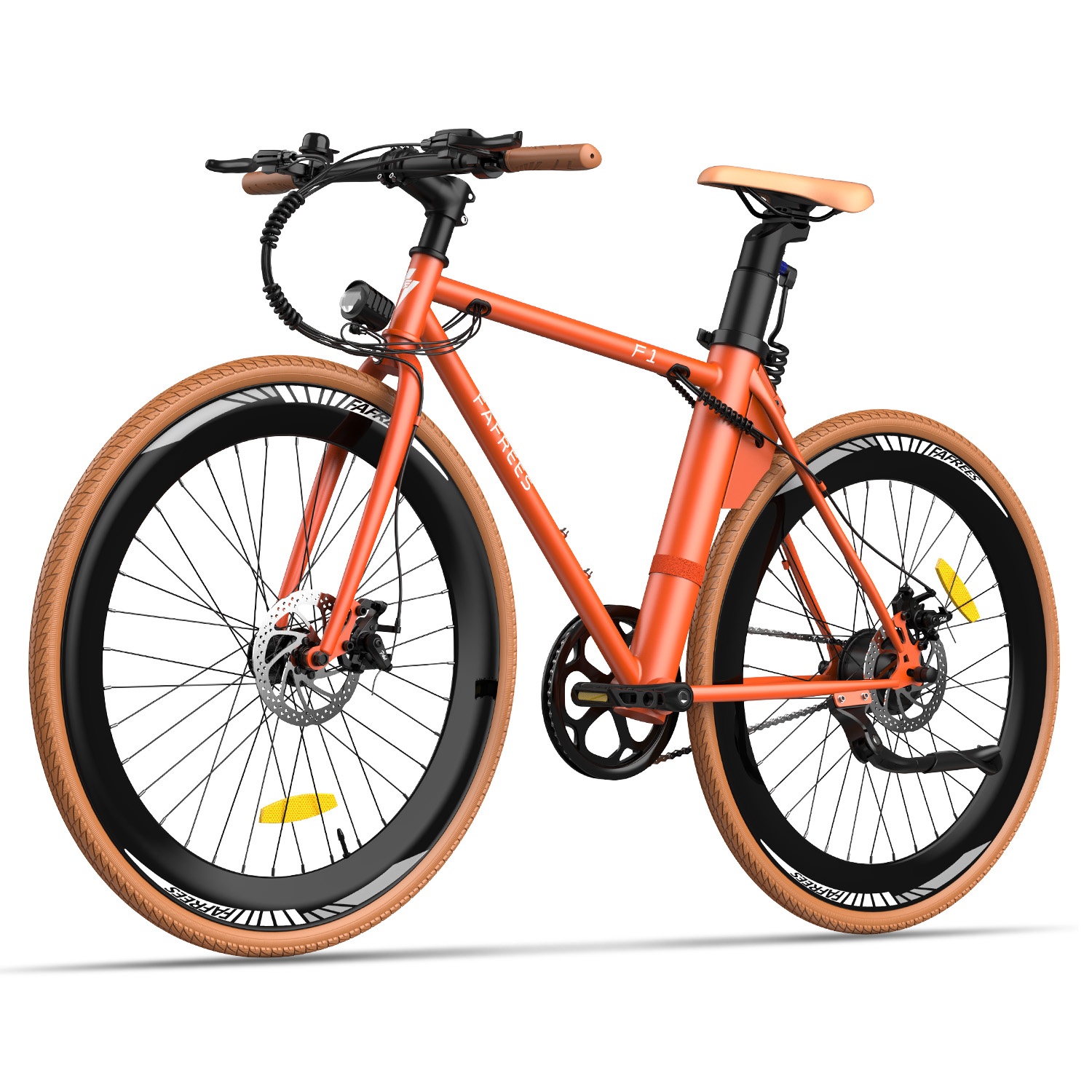 Bicicletta elettrica arancione su bianco. Caratteristiche: sella e manubrio marroni, pneumatici neri e cerchi marrone chiaro.