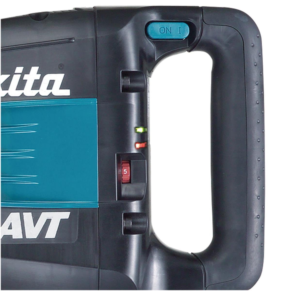 Un primo piano di un martello perforatore Makita AVT nero e verde acqua con un interruttore 'ON'.
