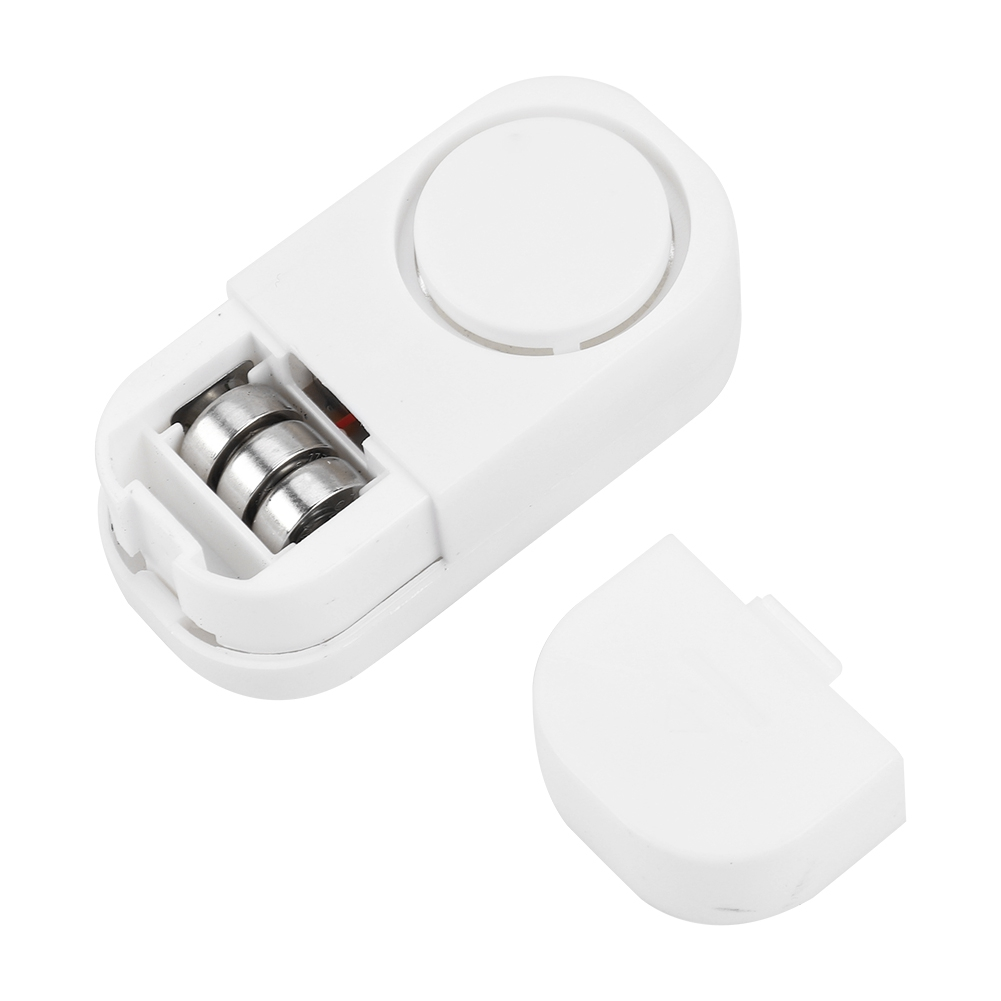 Weißer Alarm, geöffnet, um Batterien zu zeigen. Die Abdeckung ist abgenommen. Der Alarm hat ein einfaches Design.