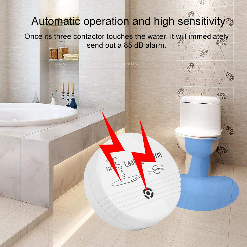 Ein weißer Alarm in der Nähe einer Toilette, mit Text zur Wassererkennung.