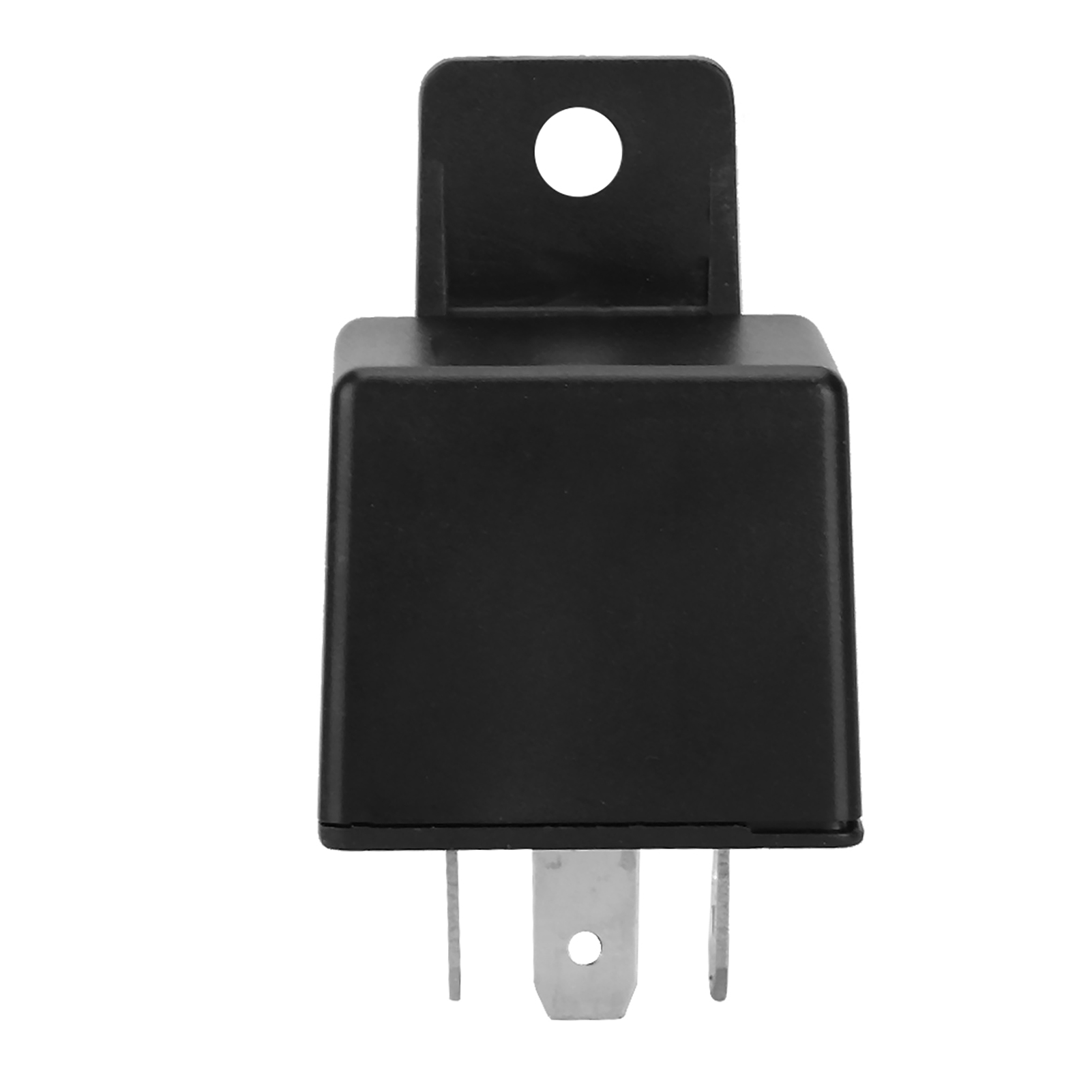 Schwarzes elektrisches Relais mit Metallstiften. Hintergrund: Weiße Oberfläche.