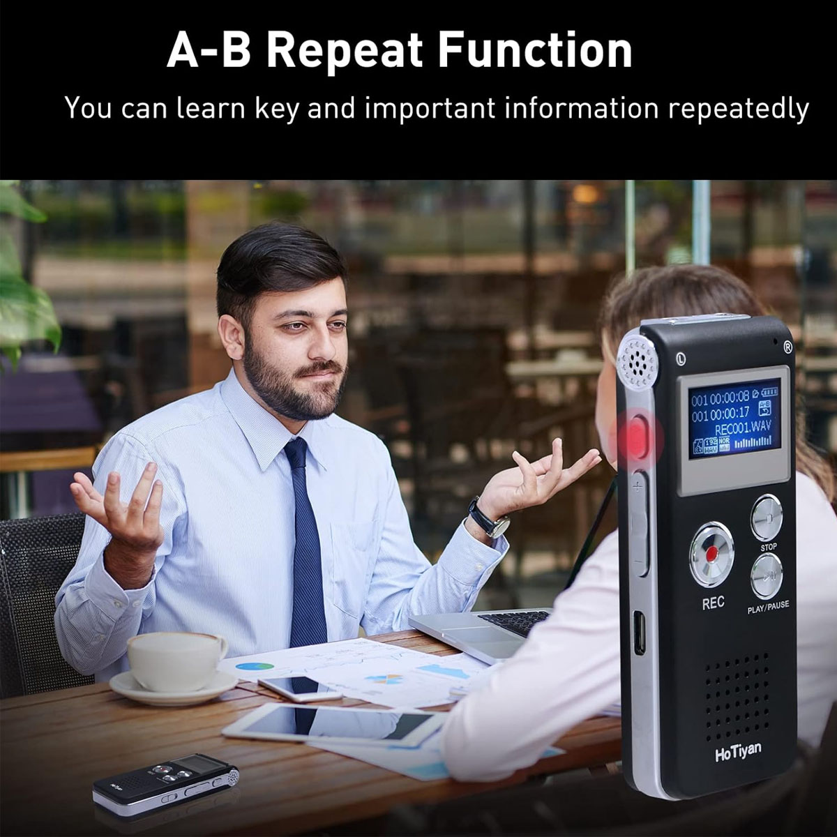 Zwei Personen unterhalten sich. Ein Rekorder mit Bildschirm wird hochgehalten. Der Text "A-B Repeat Function" ist vorhanden.
