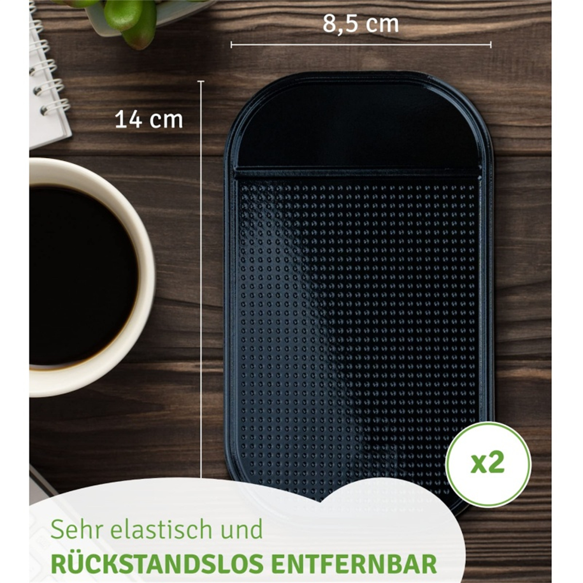 Schwarzes strukturiertes Pad. Eine Tasse Kaffee und ein Notizblock liegen auf der Holzoberfläche. Abmessungen werden angezeigt.