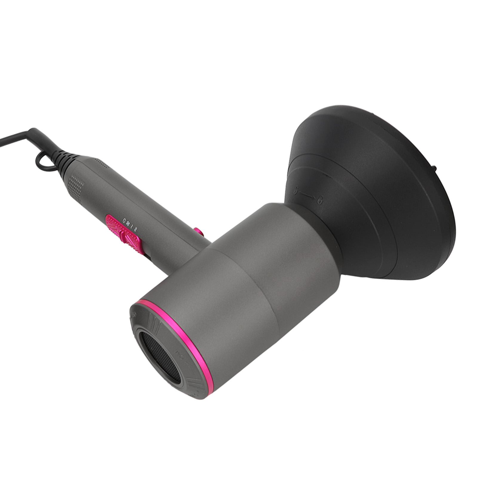 Grauer und rosa Haartrockner mit schwarzem Aufsatz. Weißer Hintergrund.