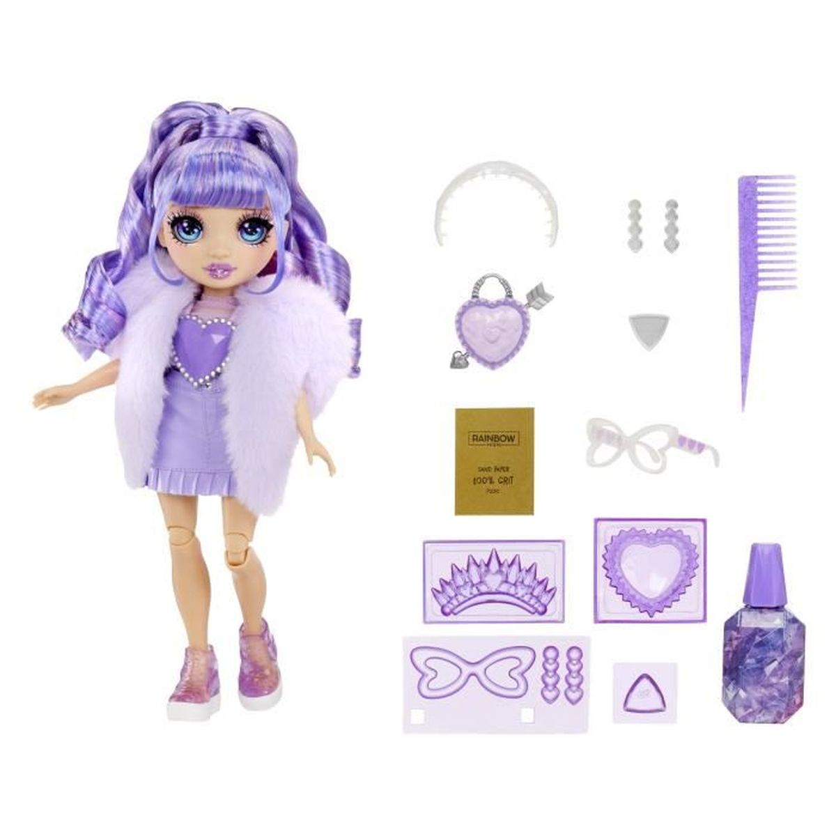 Puppe mit Zubehör, in einem lila Outfit.