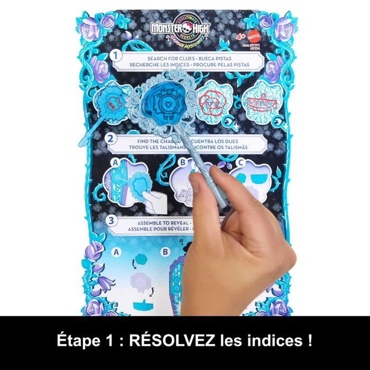 Un juego de mesa de Monster High con instrucciones, paso 1: resuelve las pistas, con una mano señalando las pistas.