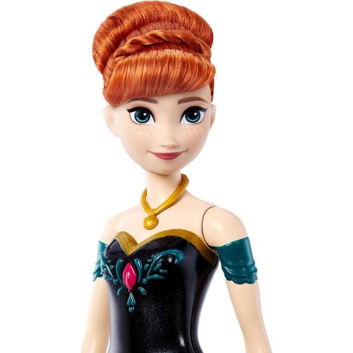Muñeca de Anna de Frozen de Disney. Tiene cabello rojo, un vestido negro y un collar dorado.