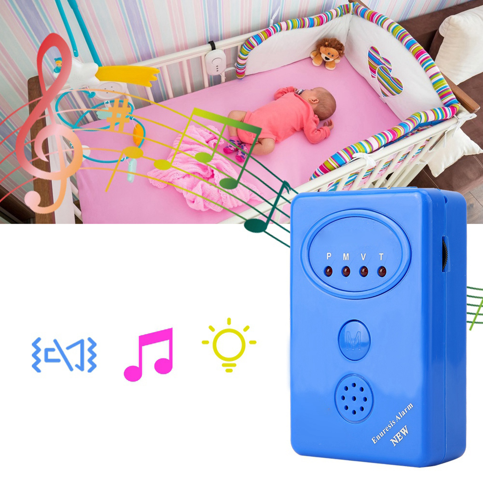 Baby in einem Kinderbett mit einem blauen Musikalarm davor. Der Alarm hat Knöpfe und spielt Noten. Bunte Kinderbettwäsche.