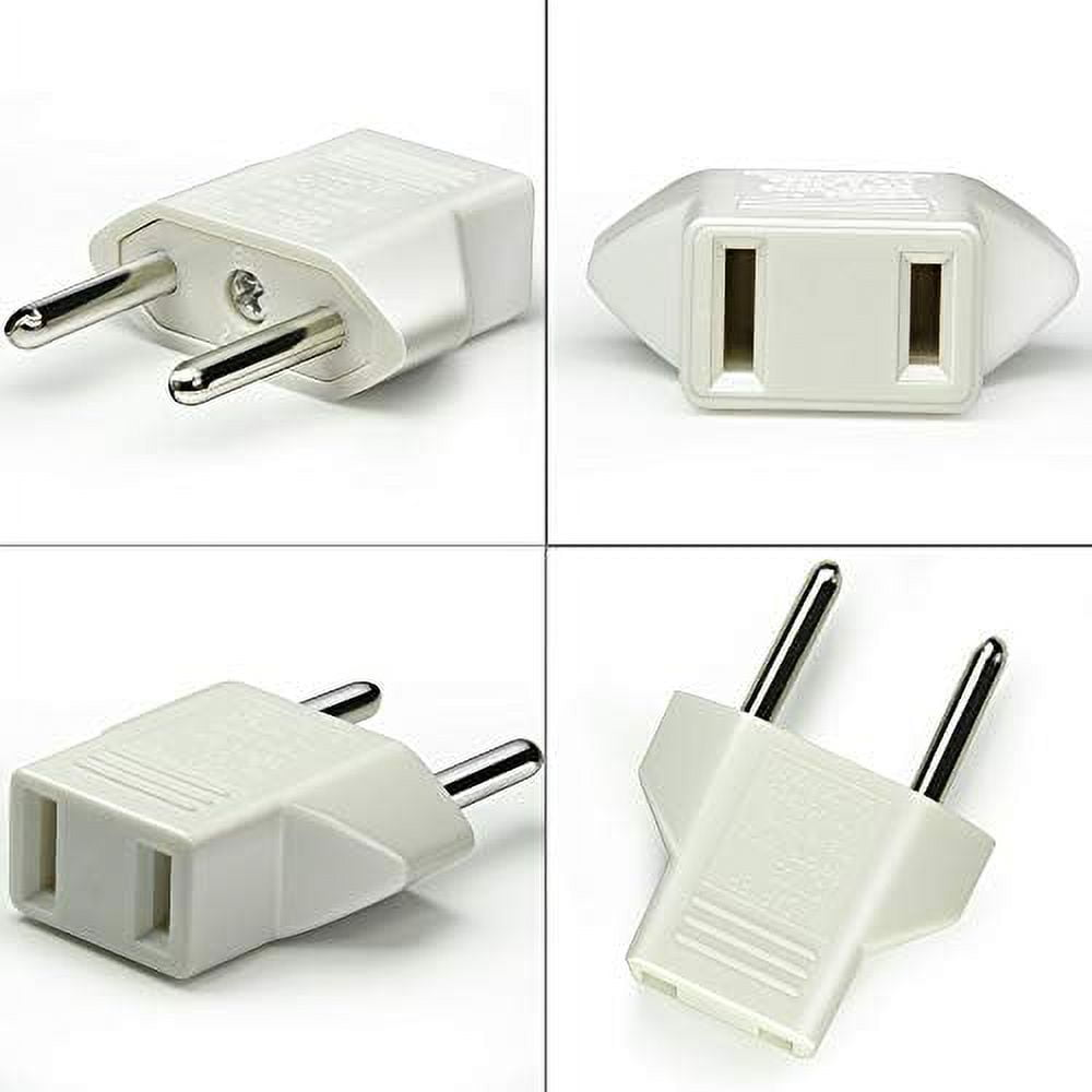 Vier weiße Steckeradapter, verschiedene Winkel, auf weißem Hintergrund.