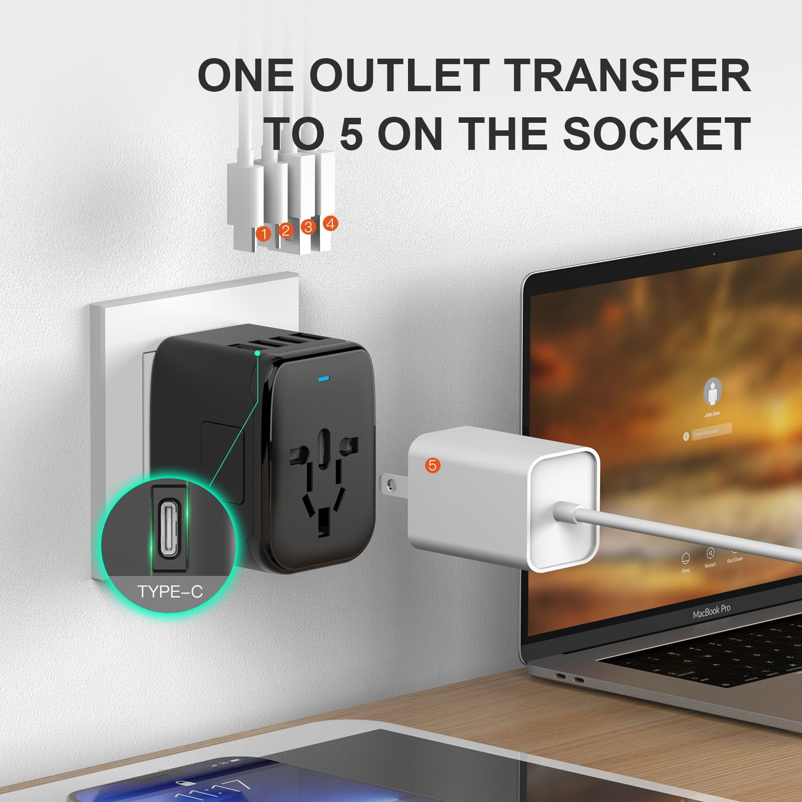 Ein schwarzer Netzadapter mit mehreren USB-Anschlüssen, der in eine Steckdose und einen Laptop gesteckt wird.