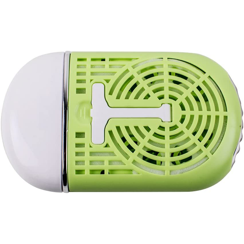 Ein grüner und weißer tragbarer Ventilator mit T-förmigem Griff und weißer Oberseite. Der Lüfter hat ein gitterartiges Cover.