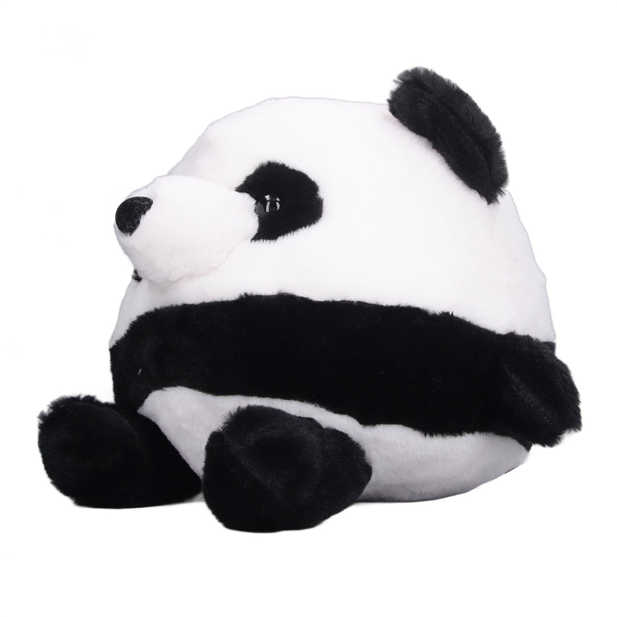 Weiß-schwarzes Panda-Plüschtier, sitzend, mit weißem Hintergrund.