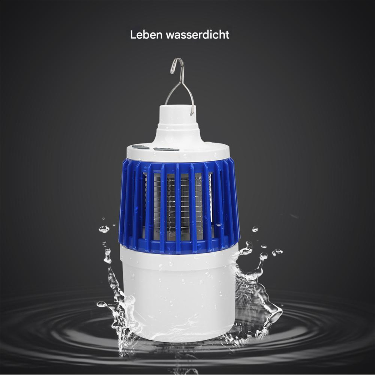 Eine weiße und blaue elektrische Mückenvernichterlampe mit Haken, umgeben von Wasserspritzern vor dunklem Hintergrund.