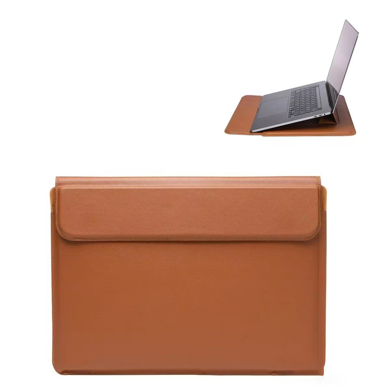 Braune Laptop-Hülle aus Leder. Ein Laptop ist angewinkelt und im oberen Teil des Bildes sichtbar. Hülle ist geschlossen.