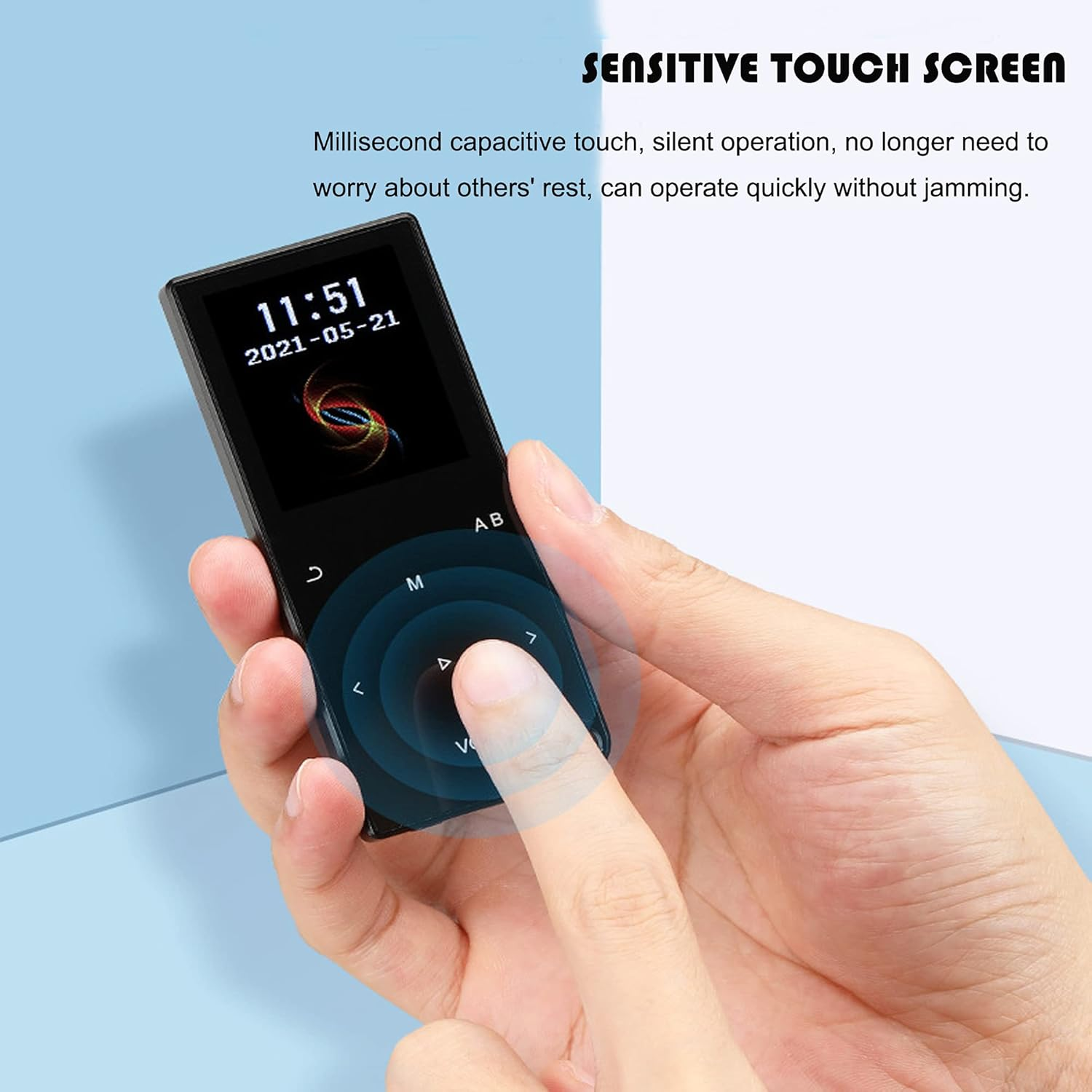 Ein schwarzes Gerät, das von einer Hand gehalten wird, mit Anzeige von Uhrzeit und Datum und Touchscreen-Tasten.
