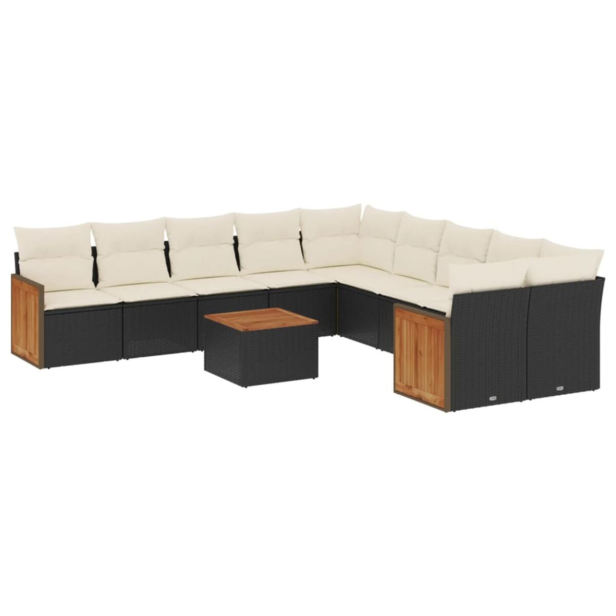 Divano componibile da esterno con vimini nero, dettagli in legno e cuscini color crema.