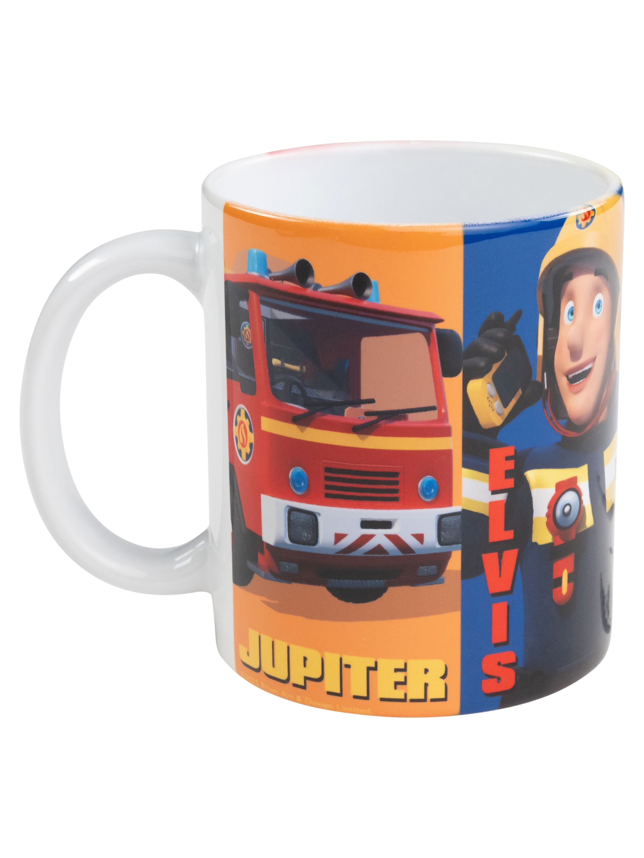 Eine Tasse mit einem Feuerwehrmann und einem Feuerwehrauto-Design. Die Tasse hat einen weißen Henkel und Rand.