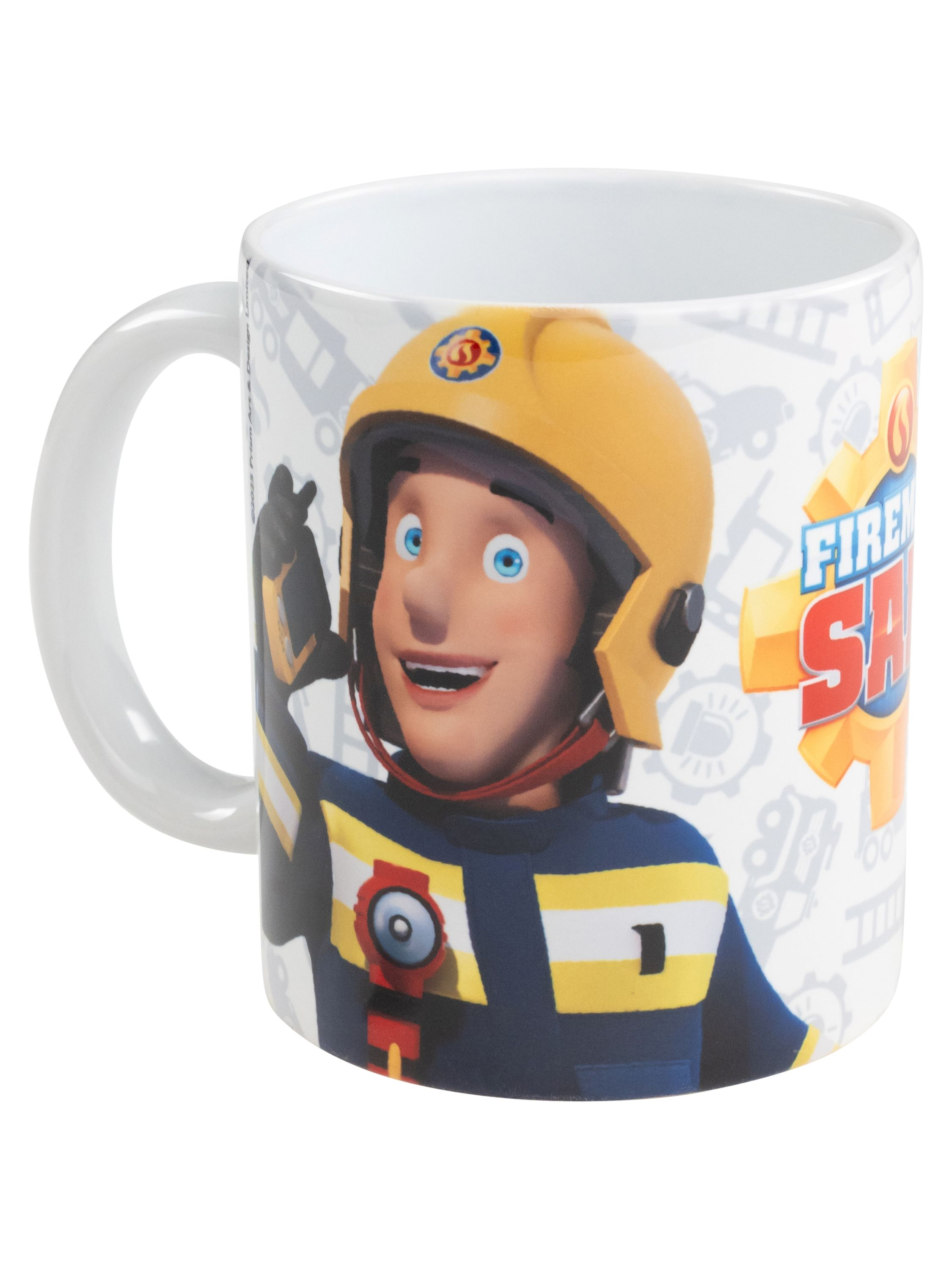Eine weiße Tasse mit einem Cartoon-Bild von Feuerwehrmann Sam. Die Tasse hat einen Henkel. Der Hintergrund ist weiß.