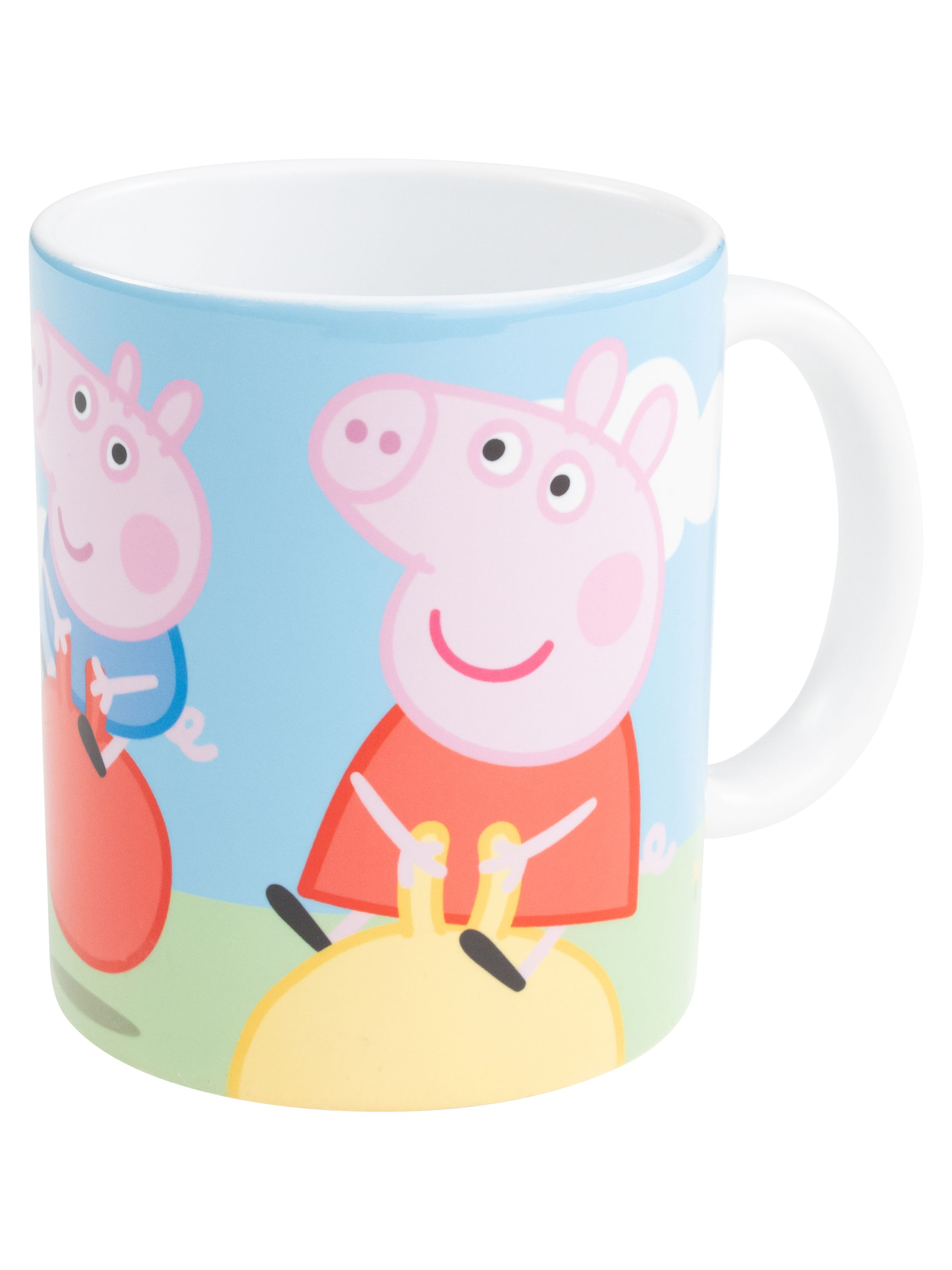 Eine Tasse mit Peppa Wutz-Figuren, weißem Henkel und blauem Himmel im Hintergrund.