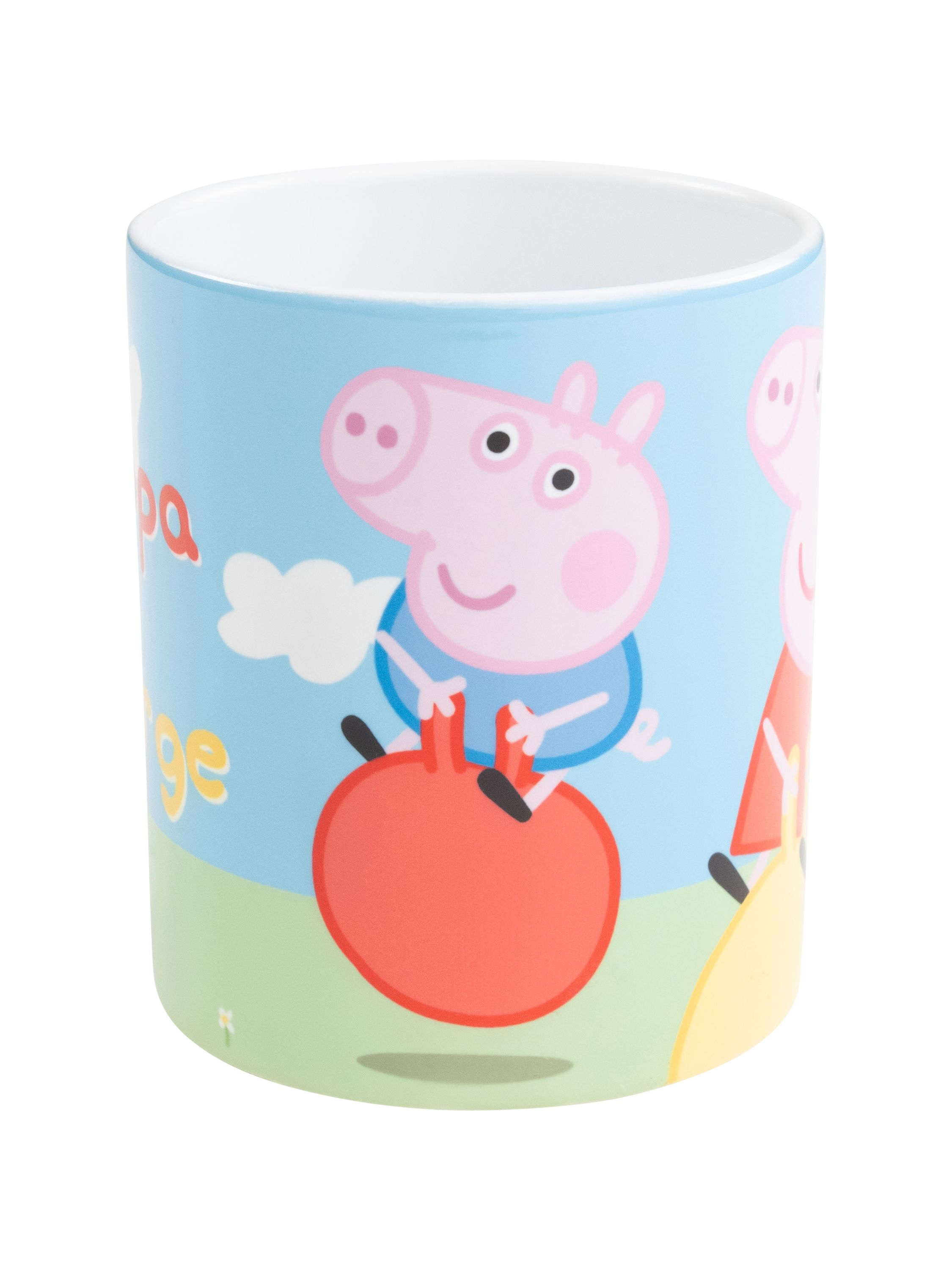 Eine Tasse mit Peppa Wutz Figuren. Hellblau mit Peppa und George auf einem roten Ball, mit weißen Wolken.