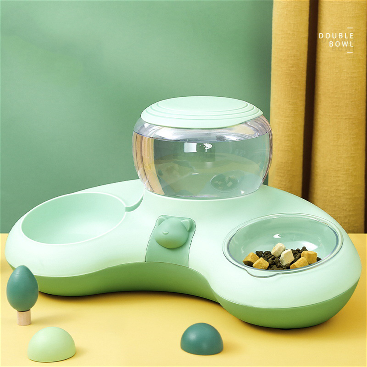 Haustierfutter- und Wasserspender. Er hat zwei Schalen und einen Wassertank oben.