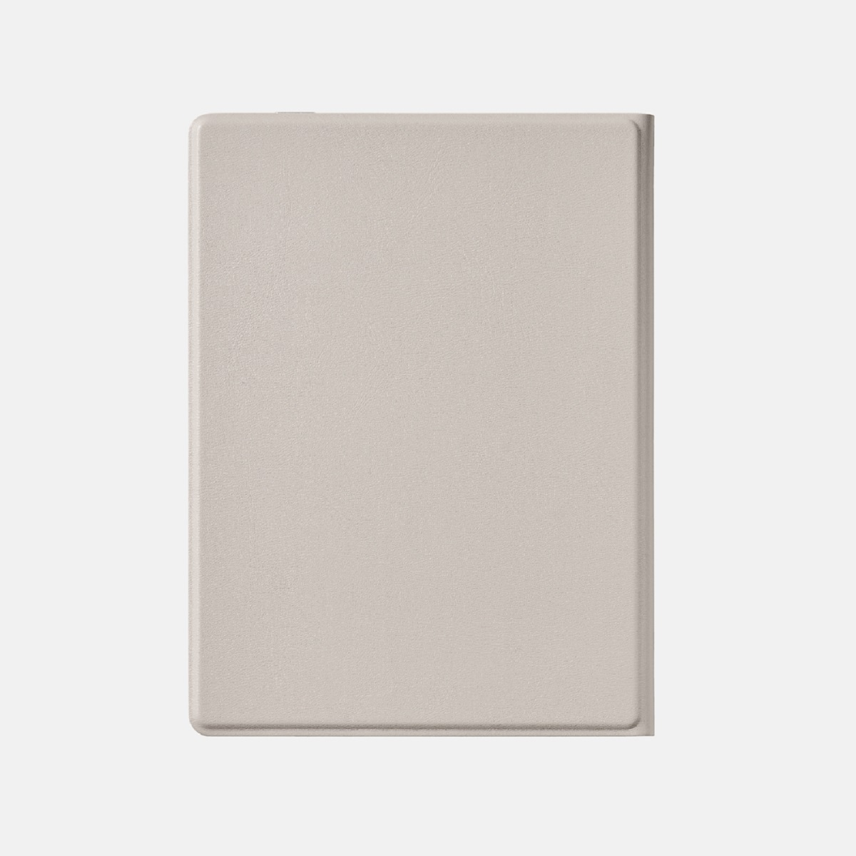 Custodia per tablet beige chiaro su sfondo bianco, chiusa e rettangolare.