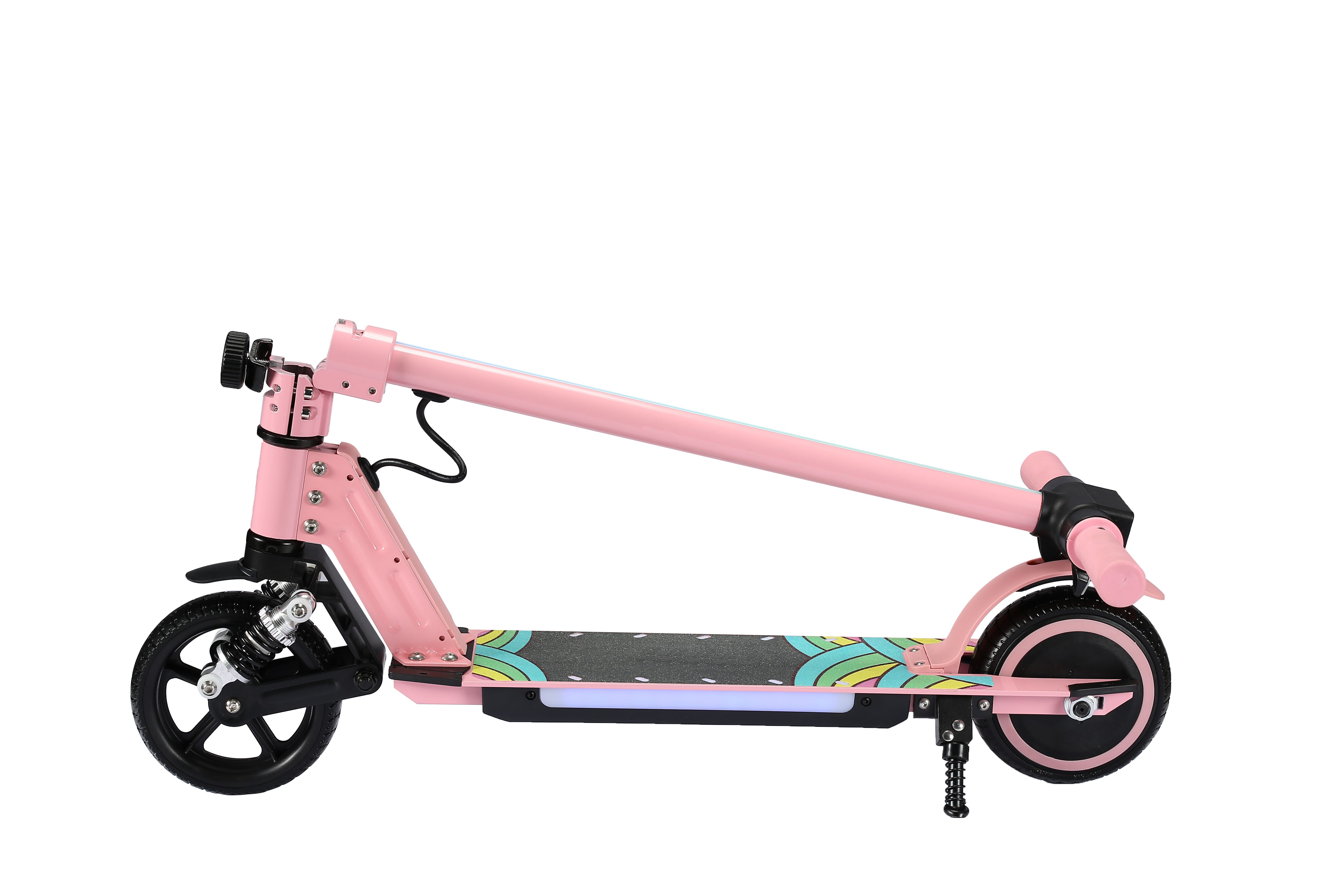 Różowa składana hulajnoga. Hulajnoga jest różowa i ma kolorowy, wzorzysty podest.