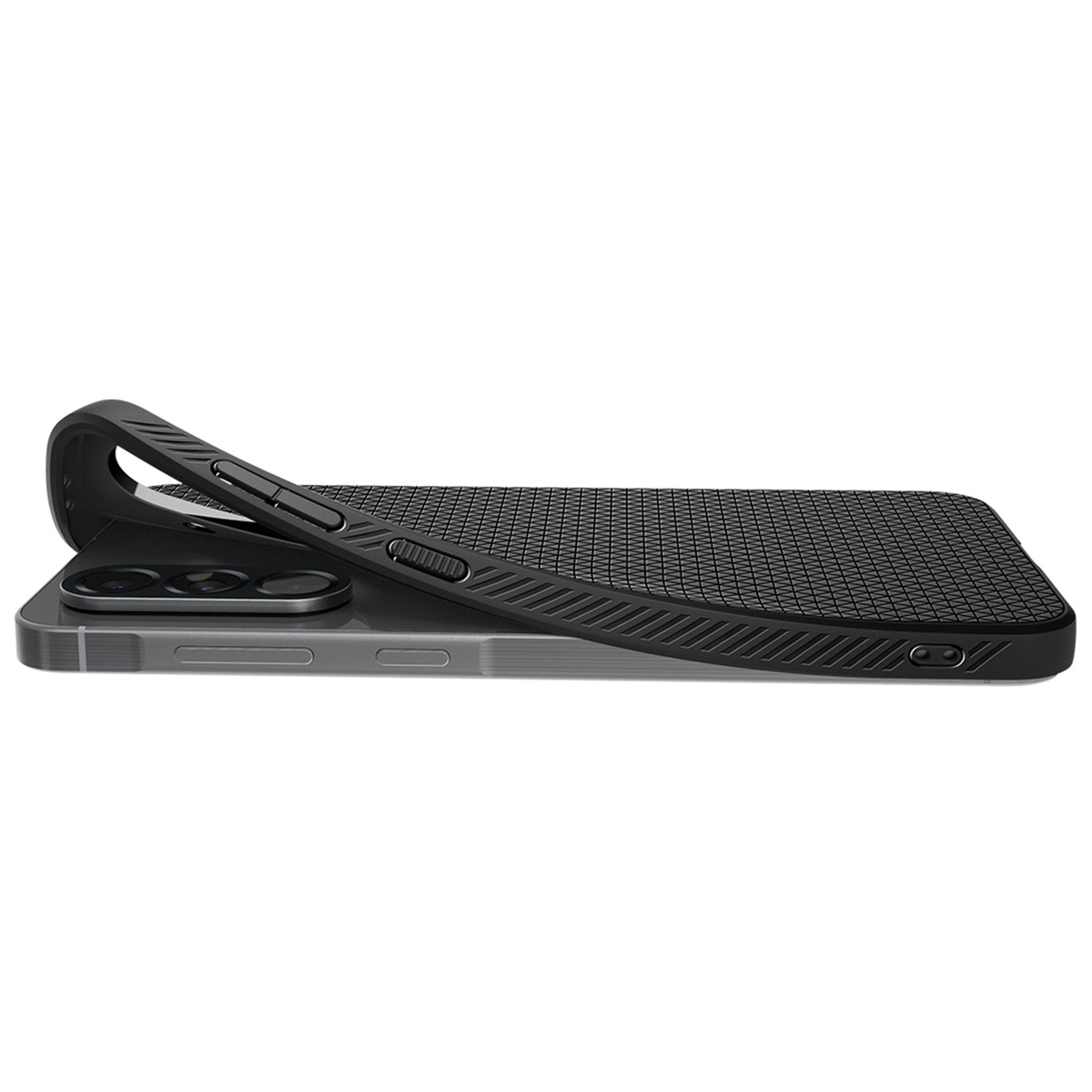 Telefono nero in una custodia nera con retro strutturato. La custodia è aperta, mostrando il telefono.
