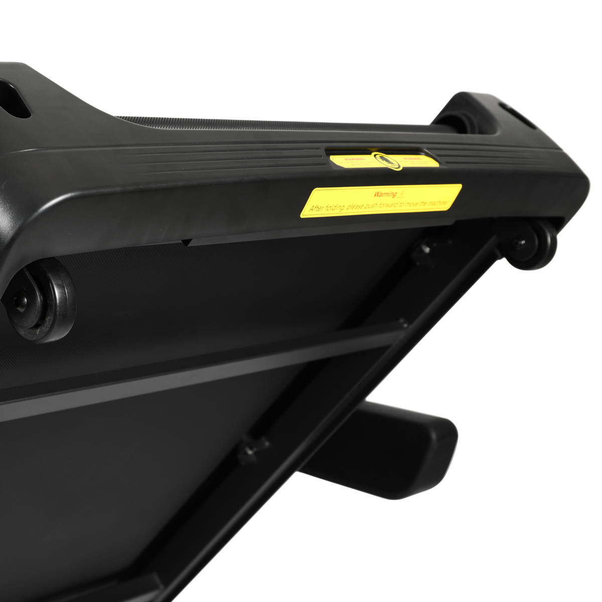 Spód czarnej składanej bieżni. Widoczne koła i etykieta ostrzegawcza.