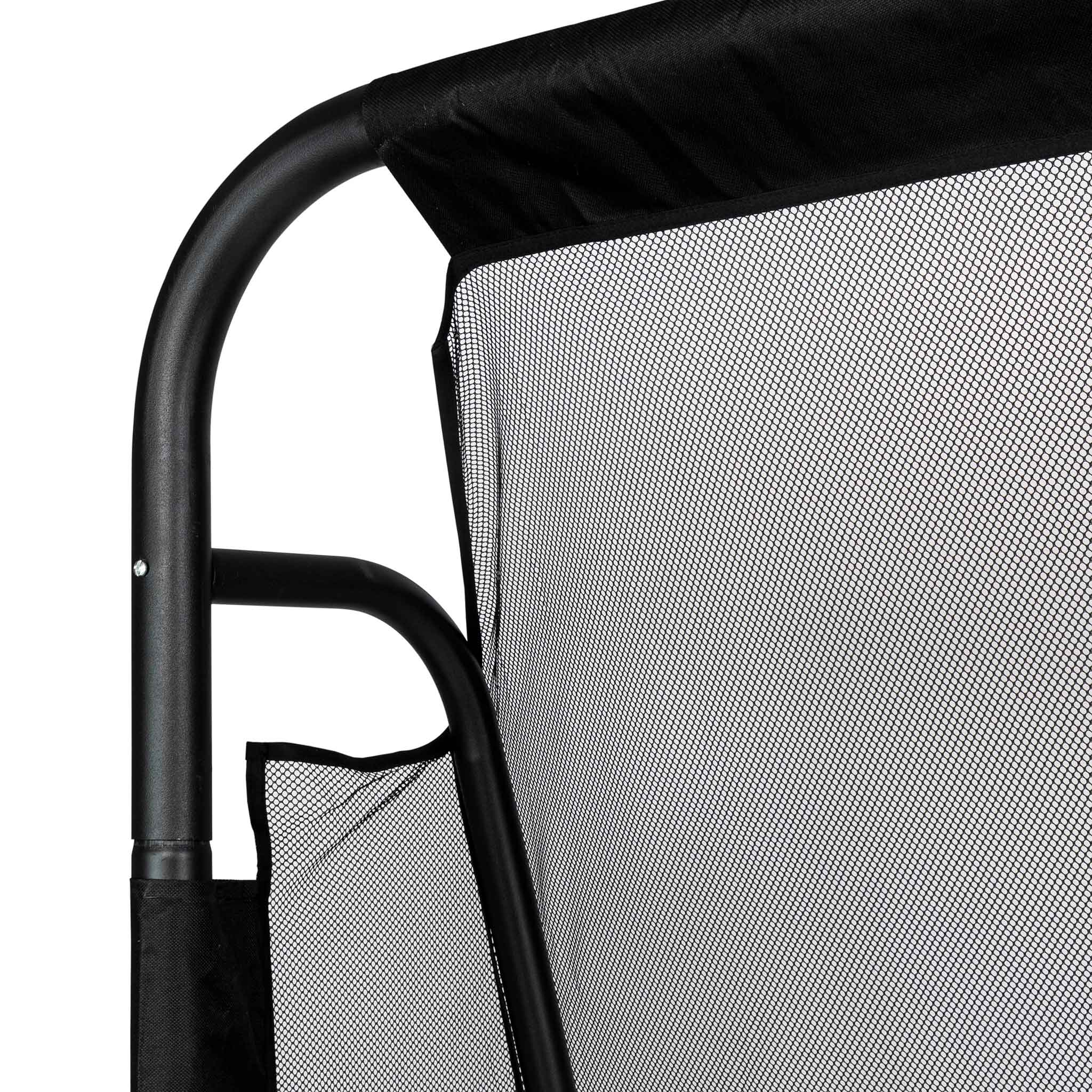 Czarna metalowa rama z siatką. Rama ma elementy zakrzywione i proste.
