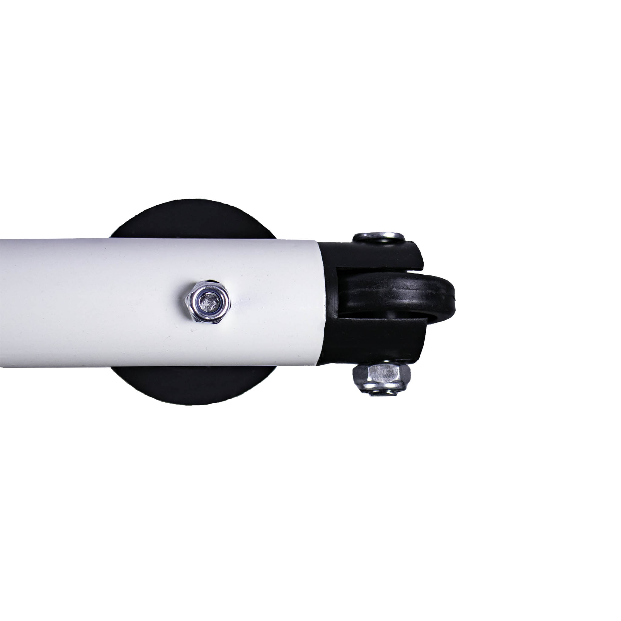 Zbliżenie białego metalowego słupa z czarnym kołem i srebrną śrubą i nakrętką.