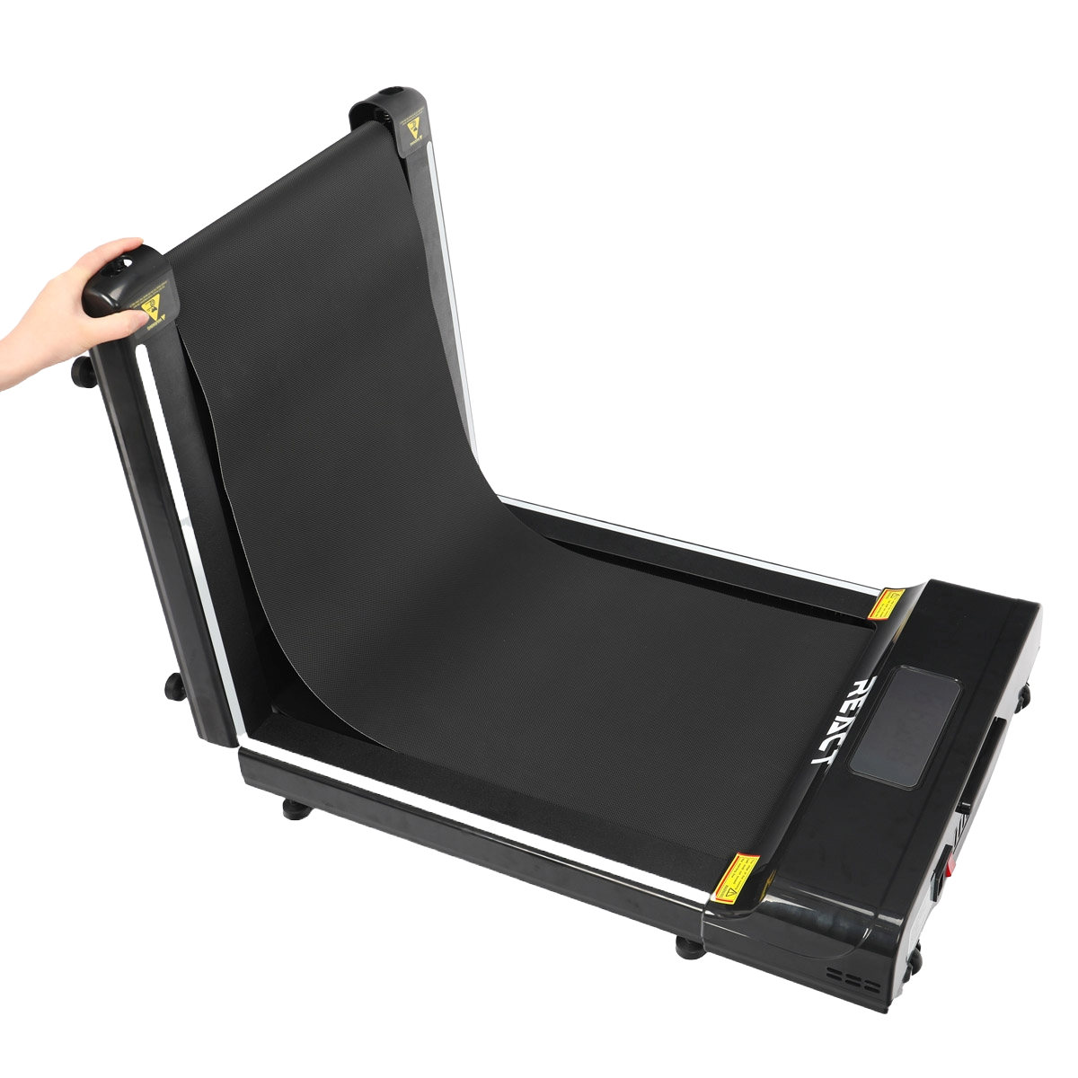 Czarna bieżnia z ręką podnoszącą pas, na czarnym tle, widok z góry.