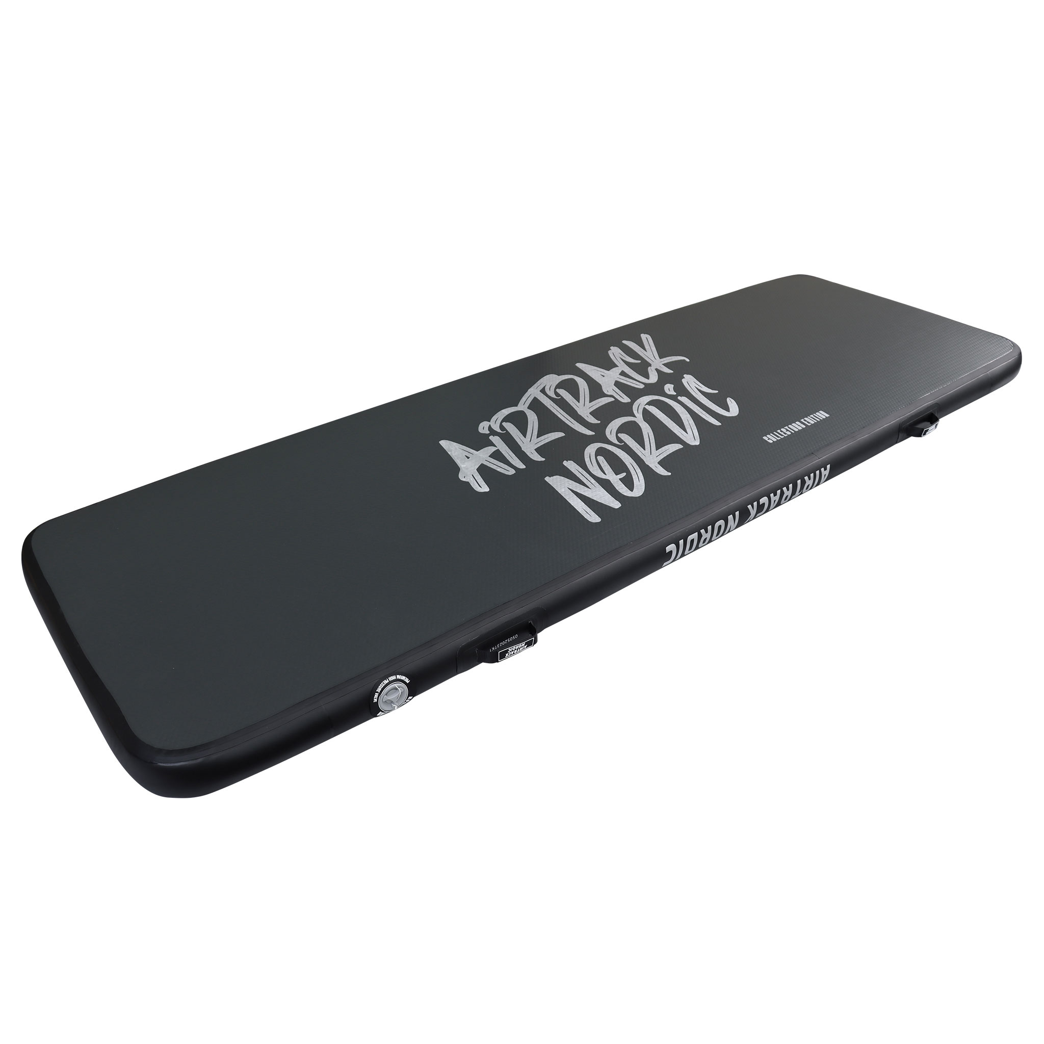 Czarna prostokątna mata Airtrack z białym tekstem.