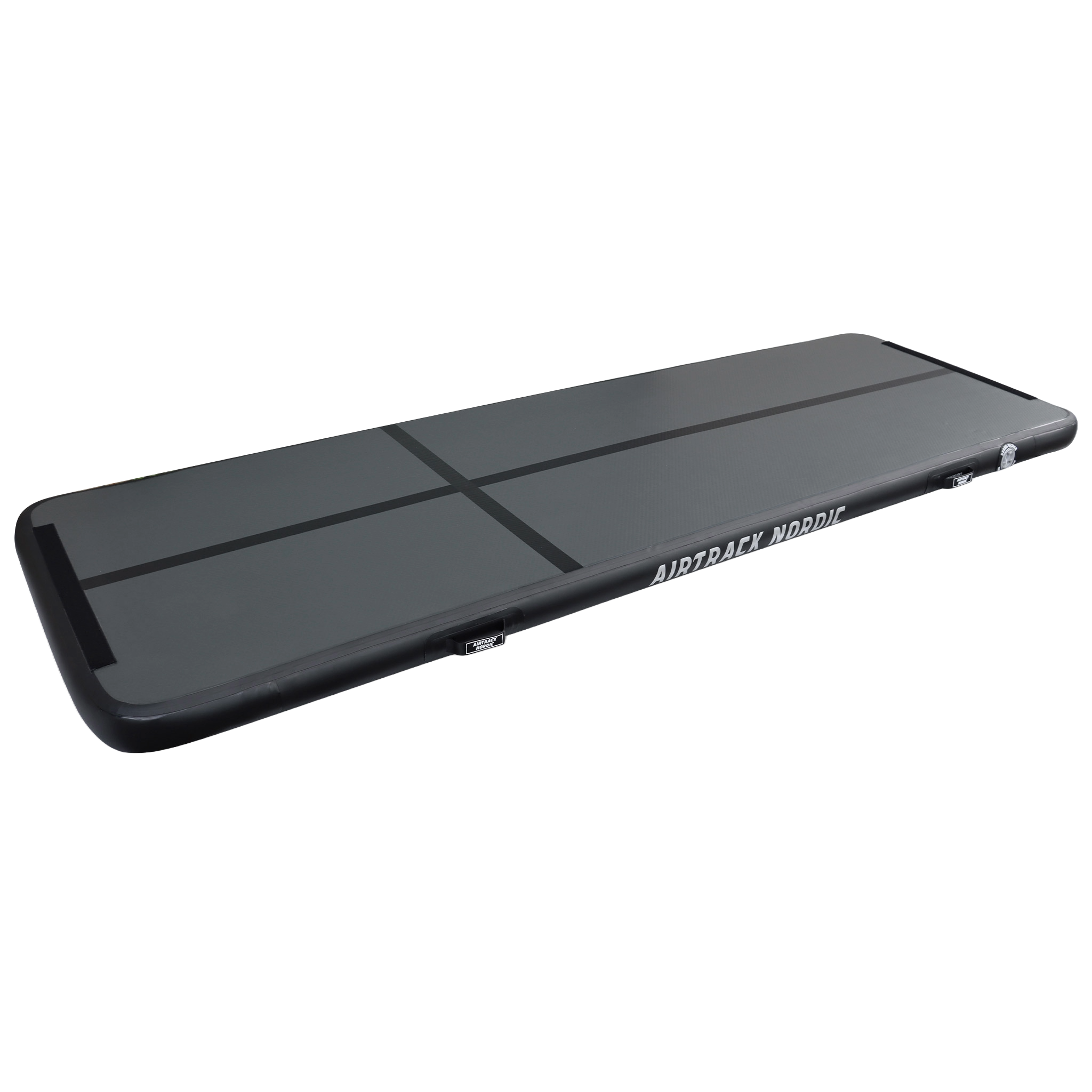 Czarny tor powietrzny do gimnastyki z napisem Airtrack Nordic.