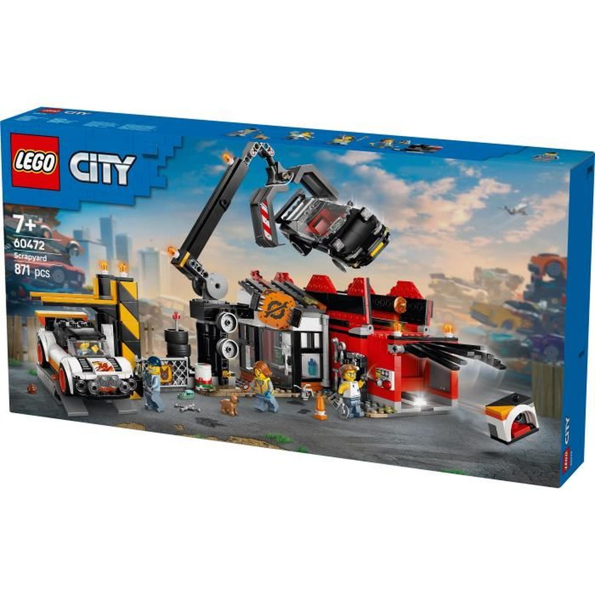 Zestaw Lego City ze sceną na złomowisku. Zawiera dźwig, samochód i różne figurki Lego.