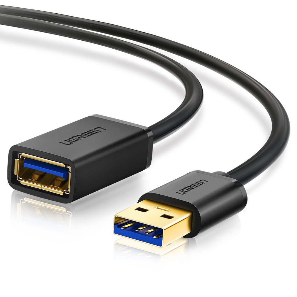 Cavo USB nero con connettore USB-A e USB-C su sfondo bianco, con il marchio UGREEN.