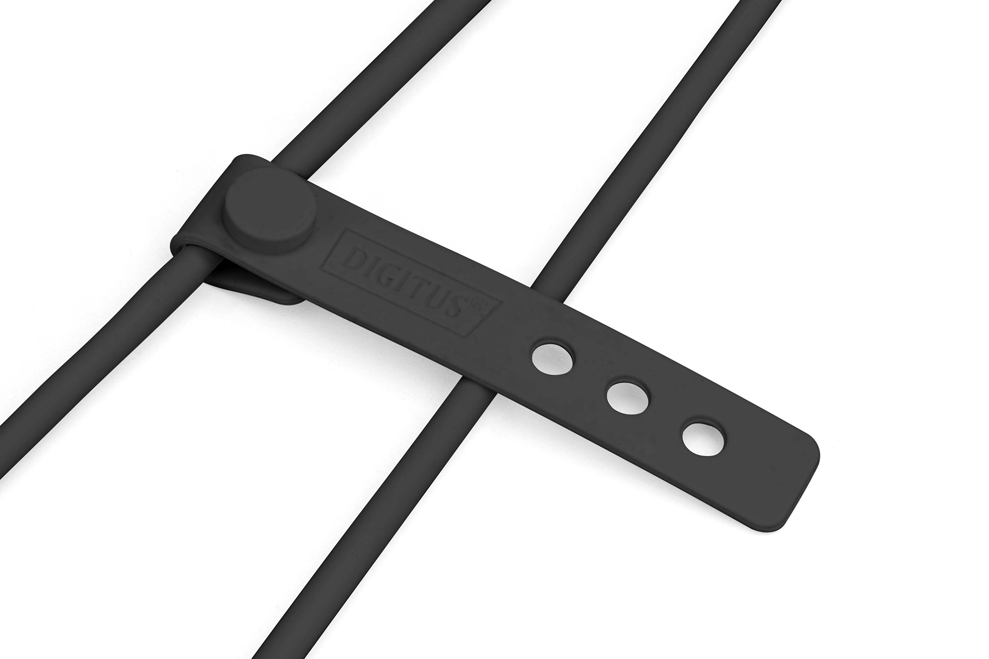 Czarny uchwyt na kabel z trzema otworami i logo "DIGITUS".