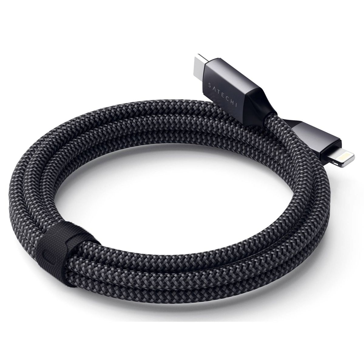 Aufgerolltes, schwarzes geflochtenes Kabel mit USB-C- und Lightning-Anschlüssen mit einem schwarzen Riemen.