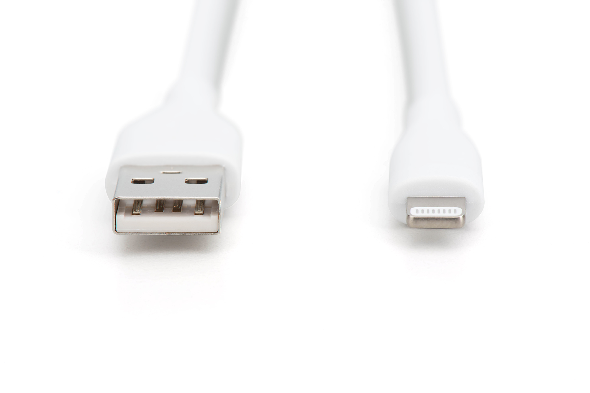 Cavo da USB a Lightning bianco. Un'estremità è USB, l'altra è Lightning.