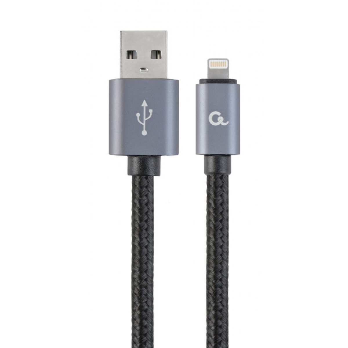 Cavo da USB a Lightning. Connettori grigi e cavo intrecciato nero. Sfondo bianco.