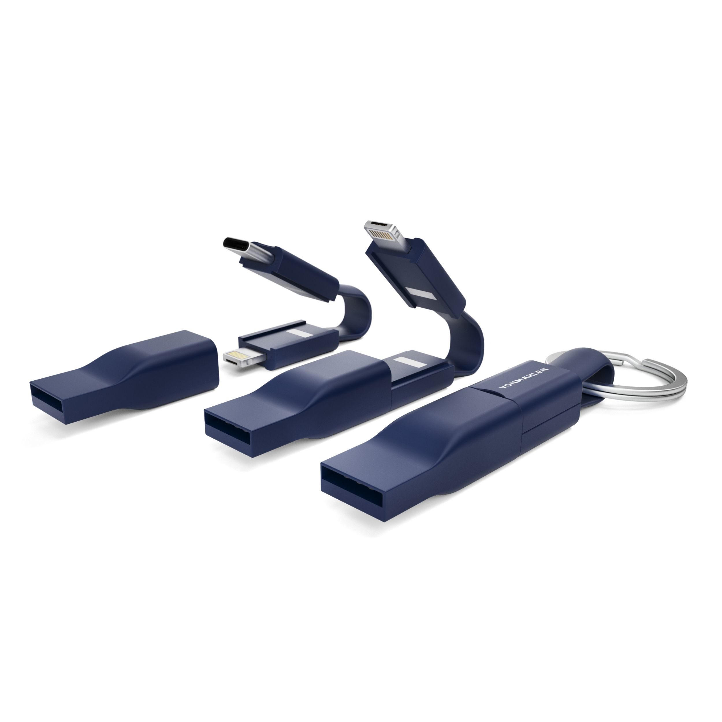 Tre cavi multi-connettore blu navy, staccati, con portachiavi.