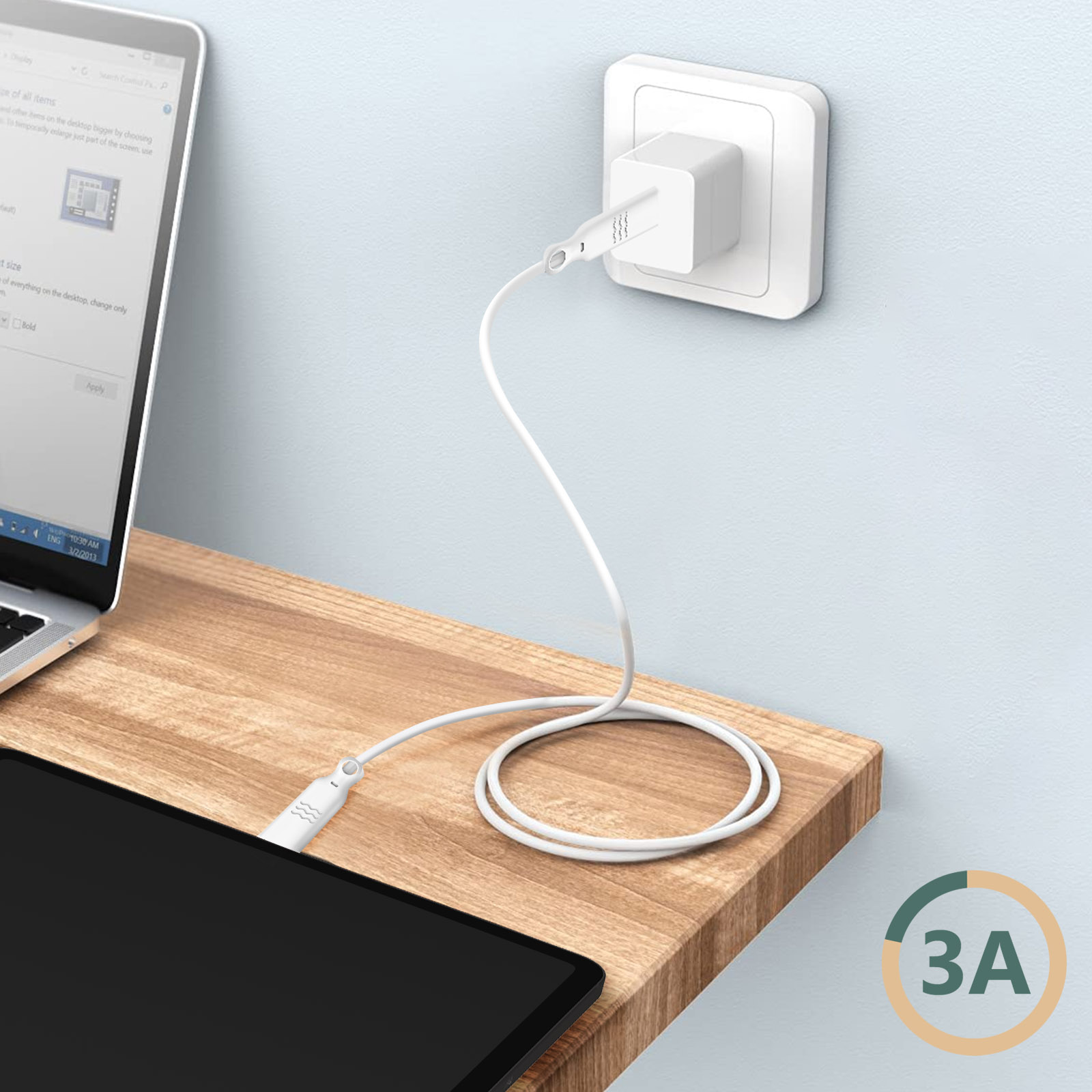 Ein weißes Ladegerät in einer Steckdose, mit Kabel auf Holzoberfläche. 3A-Etikett sichtbar.