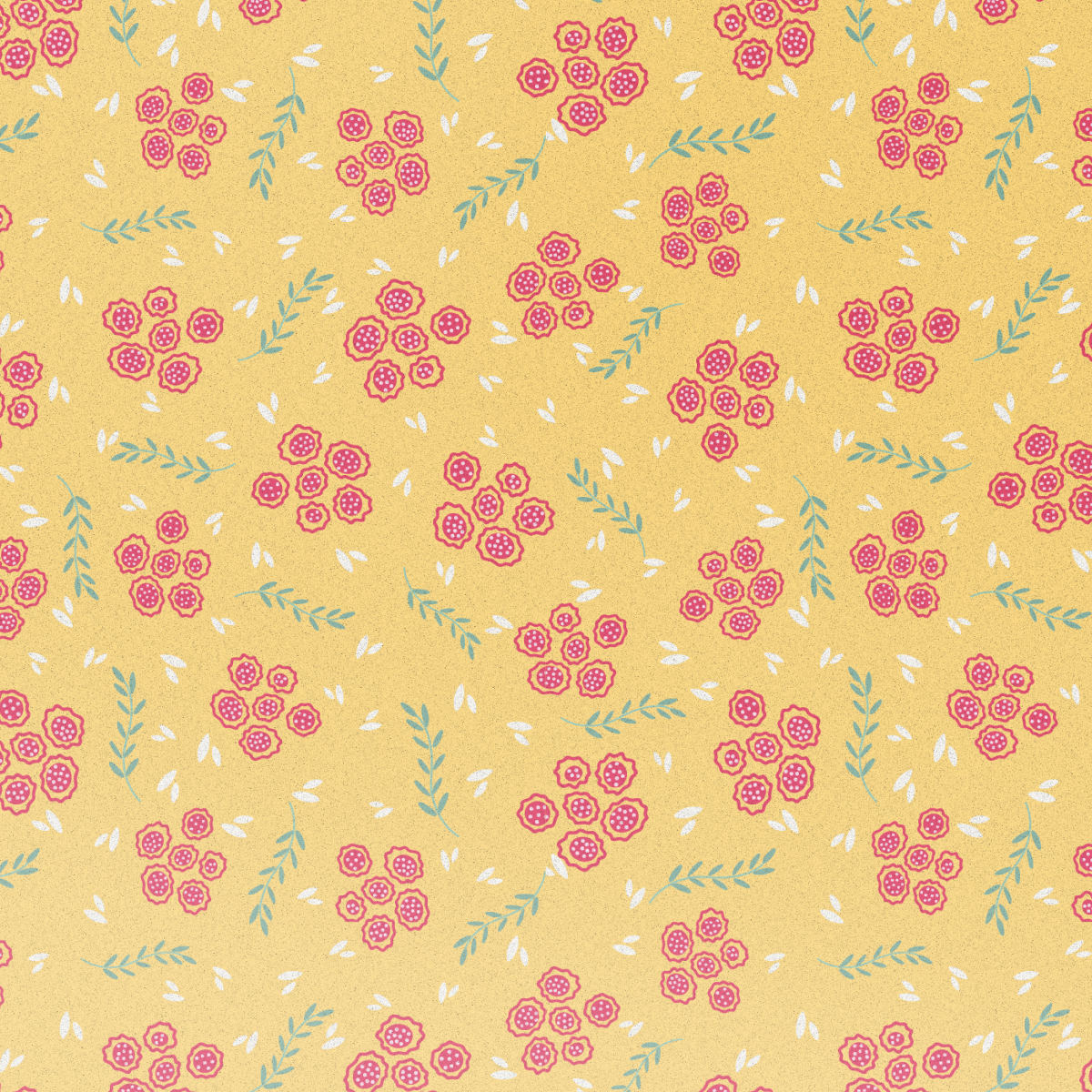 Gelber Hintergrund mit sich wiederholenden rosa Blütenclustern, grünen Blättern und weißen Blattformen.